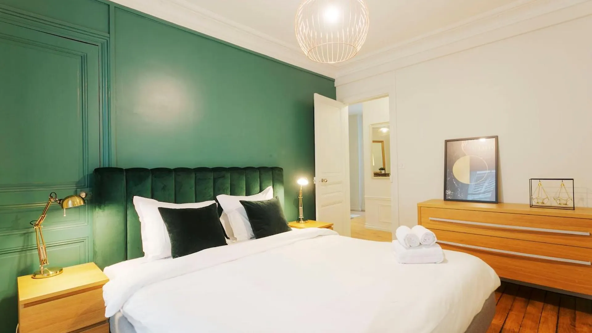 Central Royal 1br Cozy *